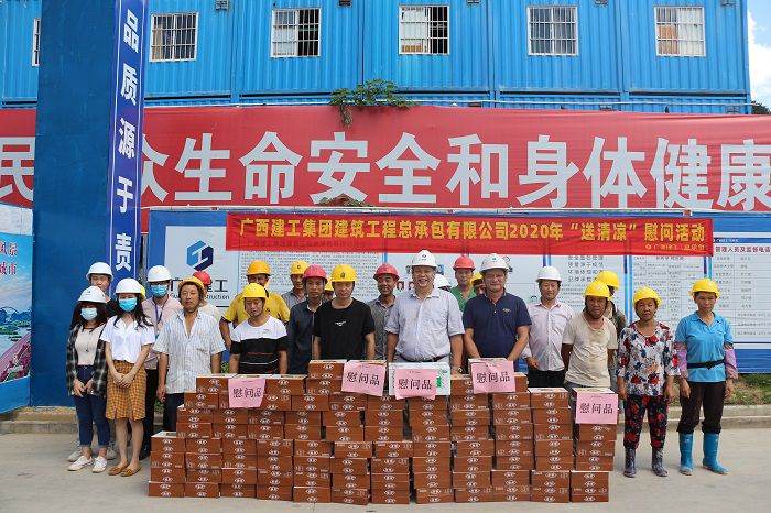 錦官閣項目送清涼。張釗林 攝.JPG