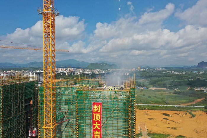 封頂照片。盧瑞陽 攝.JPG