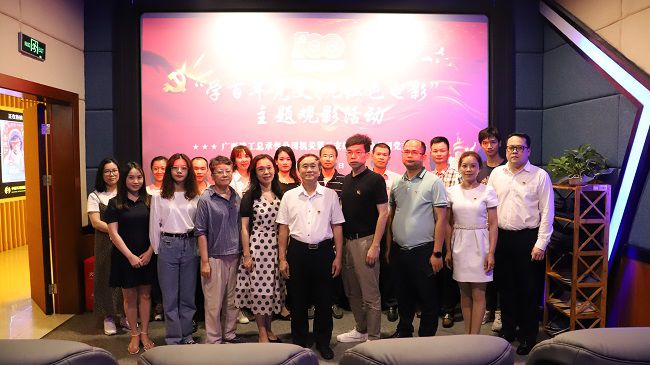 觀影留影。楊鈺 攝（修圖）.jpg