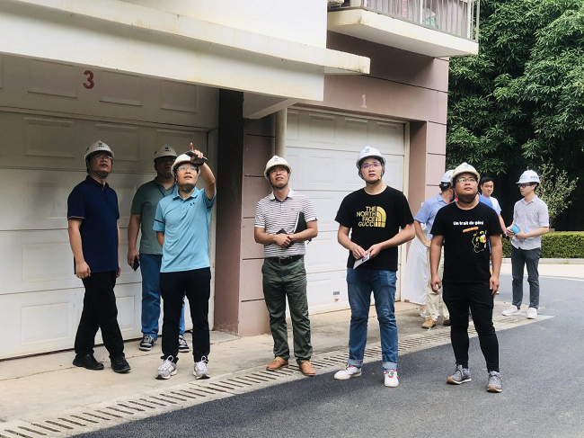 檢查現(xiàn)場。陳曉赟 攝（修圖）.png