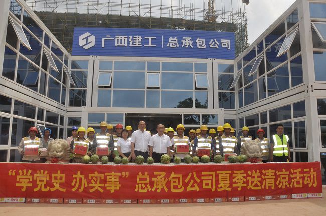慰問活動(dòng)合影。王瑾貞 攝（修圖）.jpg