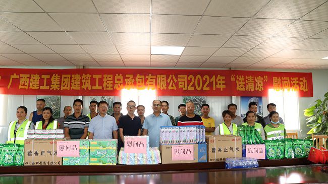 合影。楊鈺 攝（修圖）.jpg