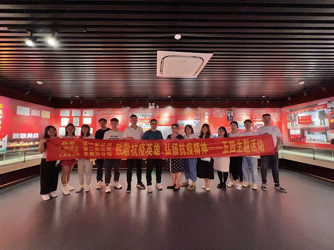 合影留念。黃琛晗 攝（修圖）.jpg