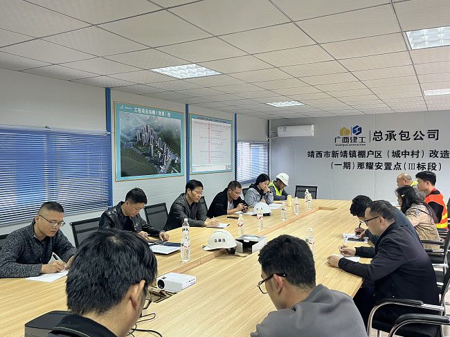 曾勁松在項目部召開總結(jié)會。李慧錢 攝（修圖）.jpg