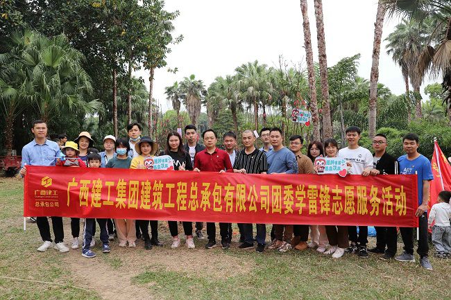 參加活動(dòng)的職工合影。林成斌 攝（修圖）.jpg