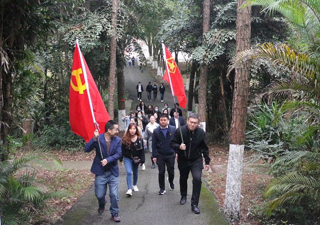 徒步走。張釗林 攝（修圖）.jpg