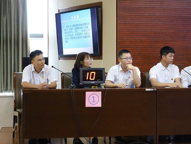 公司才賽隊(duì)伍沉著答題。李立云 攝（修圖）.jpg