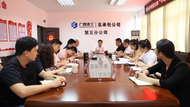 黨課現(xiàn)場(chǎng)。楊鈺 攝（修圖）.jpg