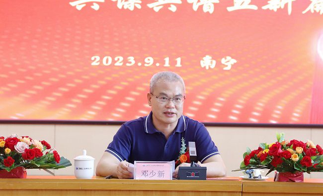 鄧少新講話。楊鈺 攝（修圖）.jpg