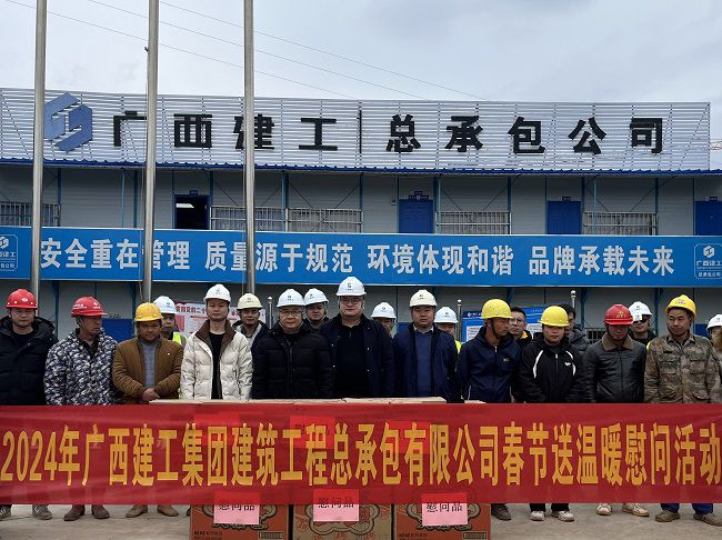 慰問(wèn)活動(dòng)合影。李偉燕 攝（修圖）.jpg